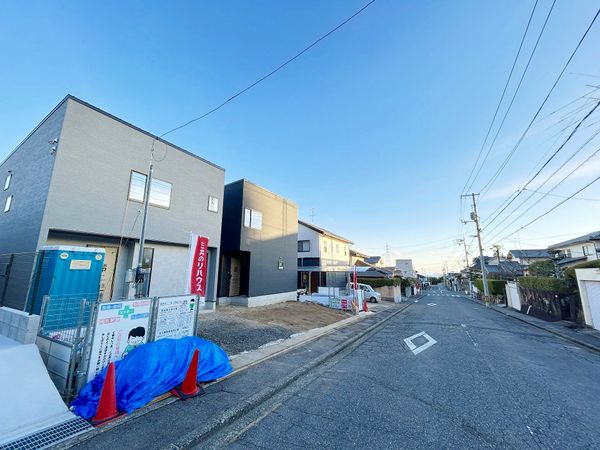 観音台一丁目 新築戸建No.1 前面道路含む外観