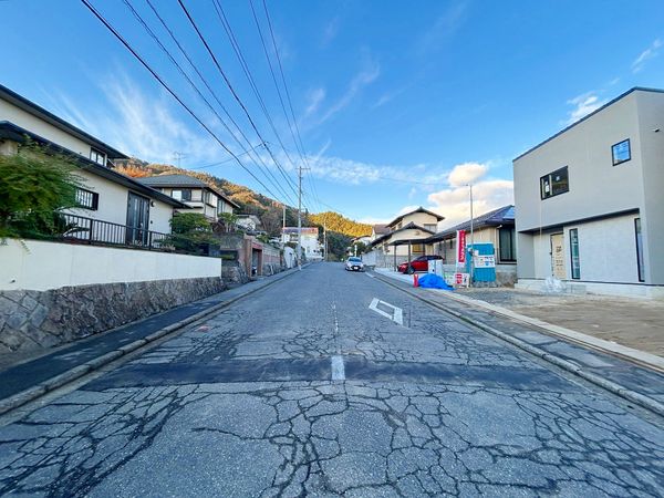 観音台一丁目 新築戸建No.1 前面道路含む外観