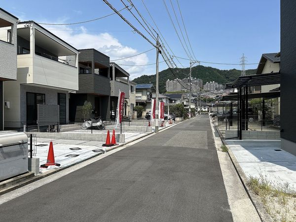 井口4丁目 前面道路含む外観 井口4丁目 前面道路含む外観