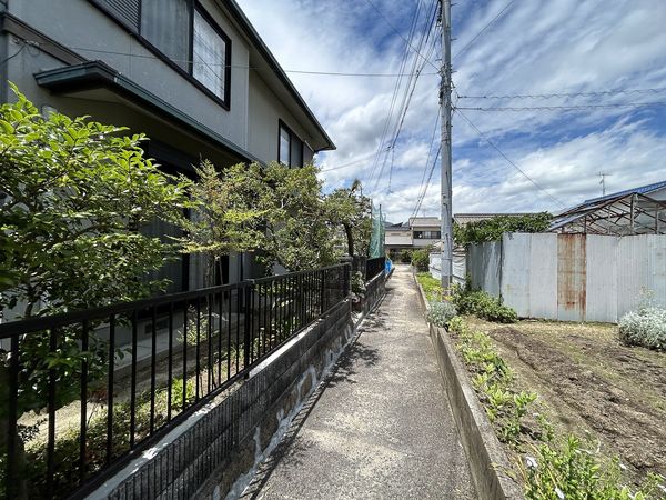 梅原2丁目 戸建 前面道路含む外観 梅原2丁目 戸建 前面道路含む外観