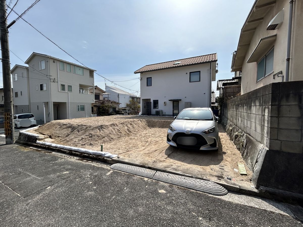 前面道路含む外観