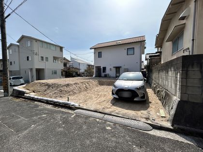 皆賀4丁目 新築戸建 前面道路含む外観