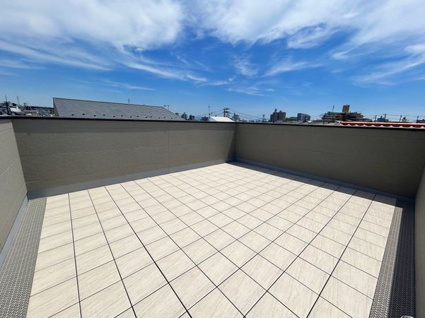 皆賀4丁目 新築戸建 バルコニー