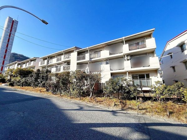鈴が峰第4住宅 13号棟 外観 鈴が峰第4住宅 13号棟 外観
