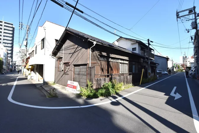 岡山市役所まで徒歩4分（約260m）、岡山大学病院まで徒歩6分（約440m）の立地です。