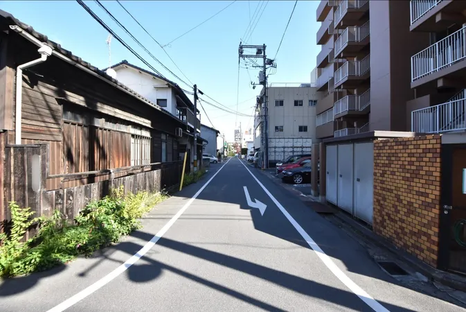 南側前面道路は幅員約5.9mあります。