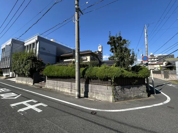 南東角地につき日当たり・通風良好です。