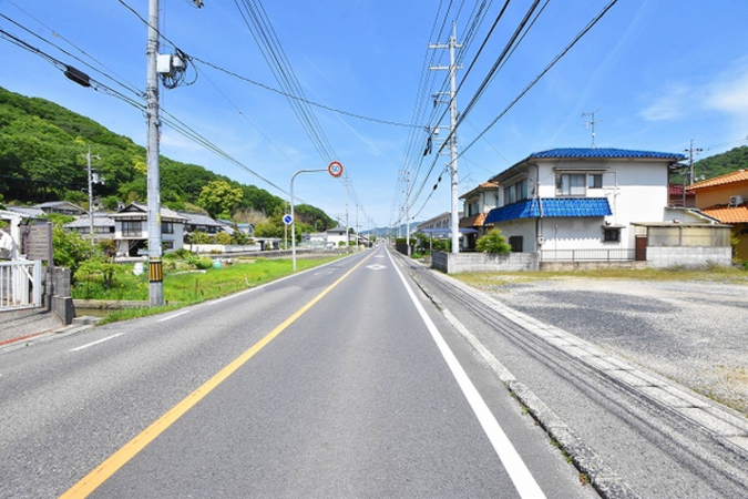 瀬戸町寺地 土地 間口は約18.8m、幅員は約8.2mありお車の運転が苦手な方も駐車がしやすい！