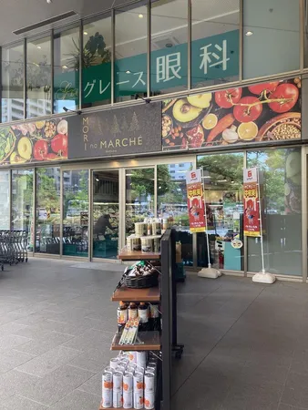 徒歩8分。