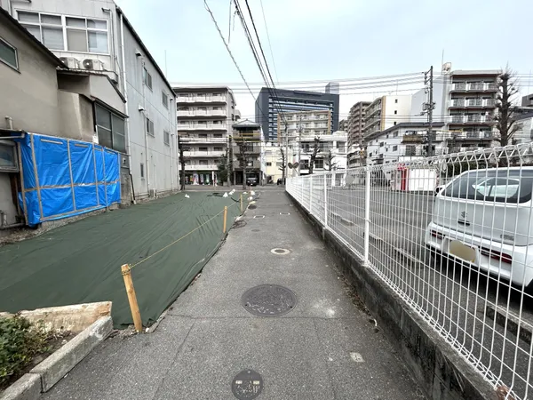 南東側前面道路