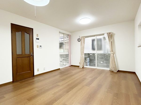 伊島町三丁目戸建 リビング