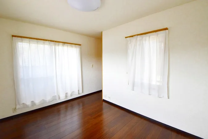 ２階南側洋室は四面採光になっており、通風・採光に配慮した設計です。