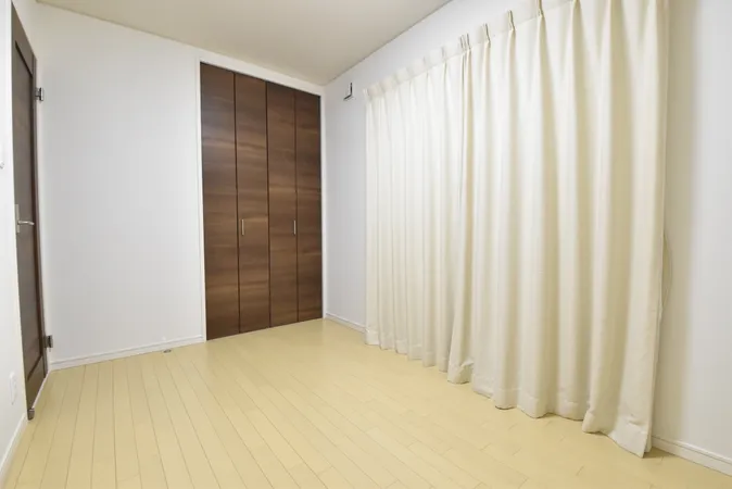 ハンガーパイプ付きのクローゼット