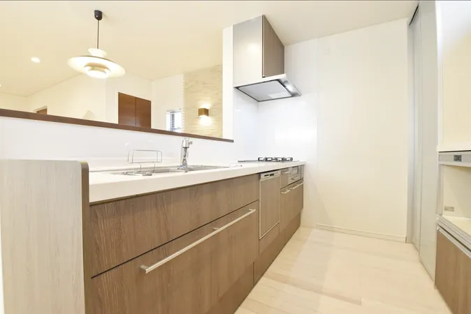 作業中広がる空間に目を向けることが出来るので開放感のあるオープンキッチン