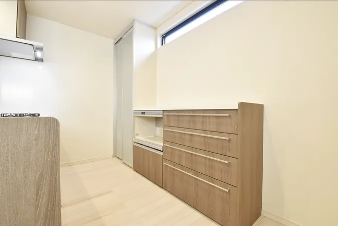 収納が豊富なキッチンです。