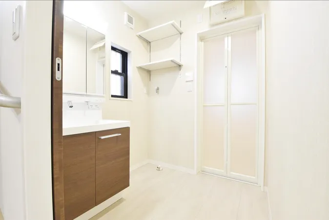 ゆったりとした空間の洗面所。