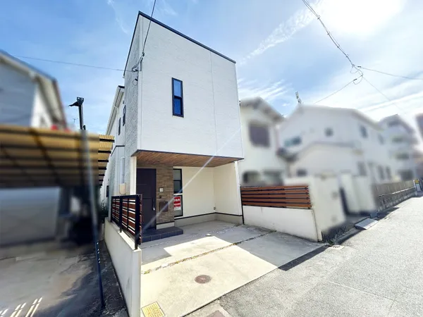 駐車スペースは並列で2台駐車できます（車種による）