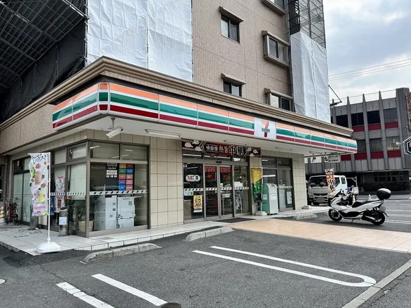 徒歩6分。