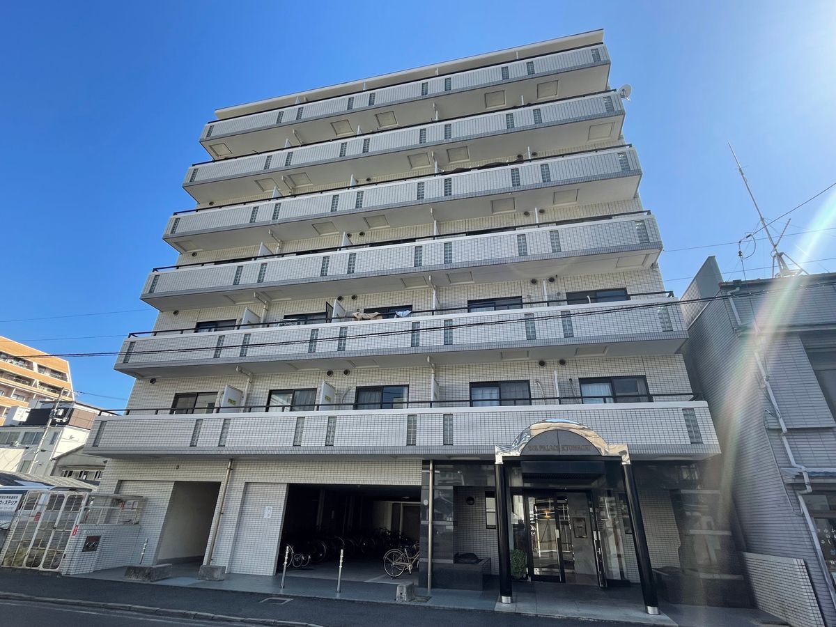 岡山電軌清輝橋線「東中央町」駅 徒歩2分（約140ｍ）の利便性の高いマンション。