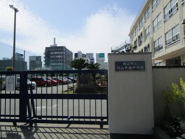 徒歩6分。