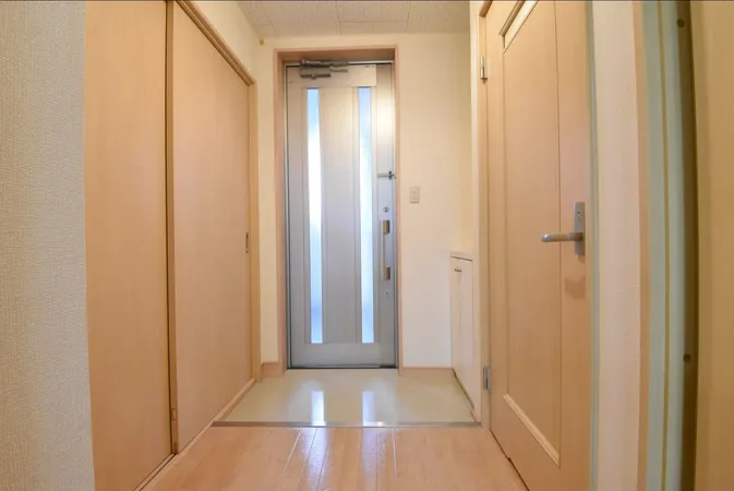 2階西側の1Kの玄関