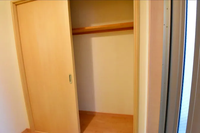 2階西側の1Kの玄関横の収納