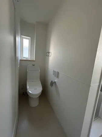 白を基調としたトイレ