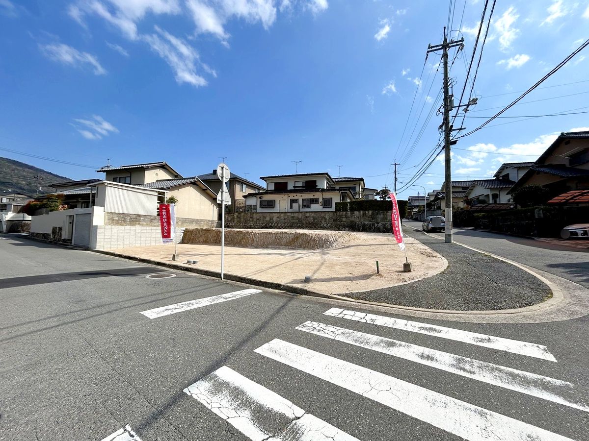 前面道路含む外観