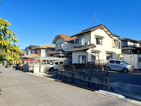 前面道路含む外観