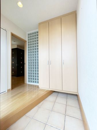 大町西1丁目 戸建 玄関