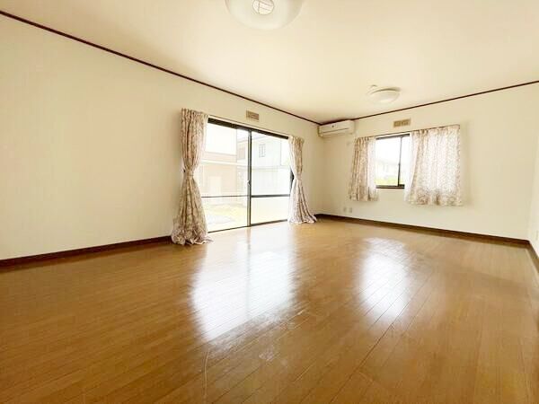 高屋高美が丘三丁目 戸建 リビング 高屋高美が丘三丁目 戸建 リビング