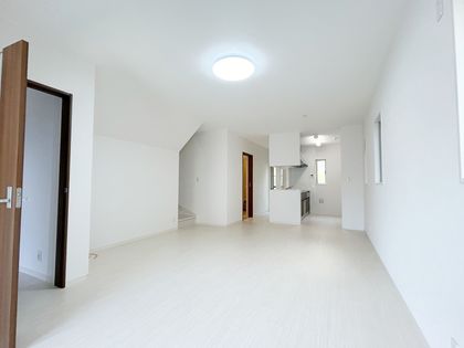 安東4丁目戸建て リビング