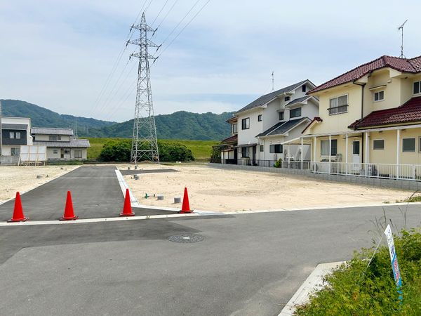 カーサ・ヴェルディ川内3丁目 No.25B-10 前面道路含む外観