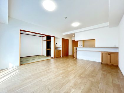 フローレンス緑井グランドアーク弐番館 リビング