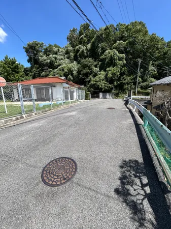 前面道路含む外観