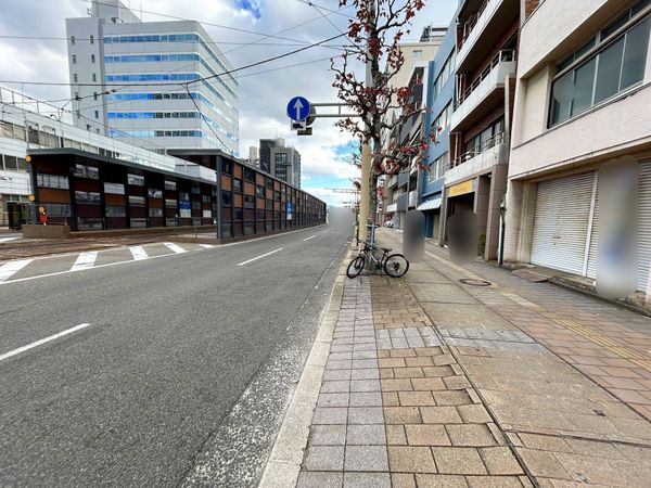 前面道路含む外観