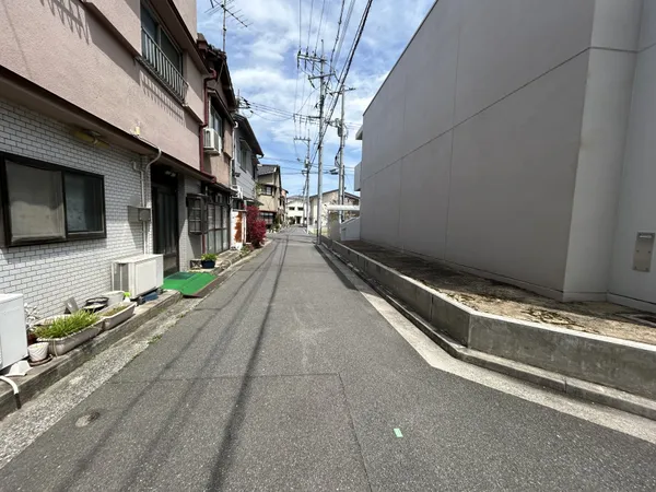前面道路含む外観