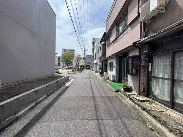 前面道路含む外観
