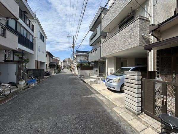 宇品神田5丁目 戸建 前面道路含む外観 宇品神田5丁目 戸建 前面道路含む外観
