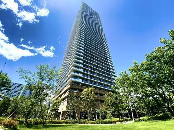 2020年4月築　24時間有人管理でコンシェルジュサービスあり。24時間ゴミ出し可。入居者専用オーナーズビューラウンジもございます。