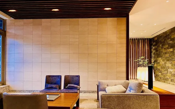 来客時の応対や帰宅時の小休憩、待ち合わせの際にも利便性を発揮するラウンジスペース