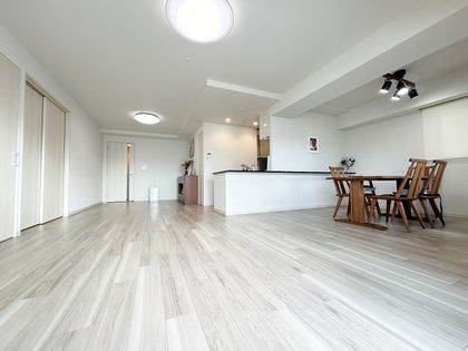 プレサンスロジェ上幟町 リビング