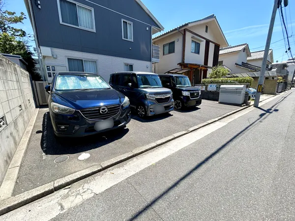 駐車場３台