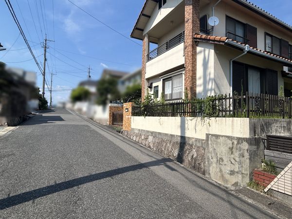 瀬戸ハイム二丁目 古家付土地 前面道路含む外観