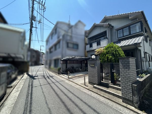 前面道路含む外観