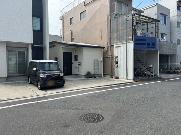 前面道路含む外観