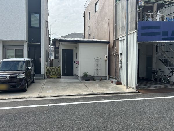 前面道路含む外観