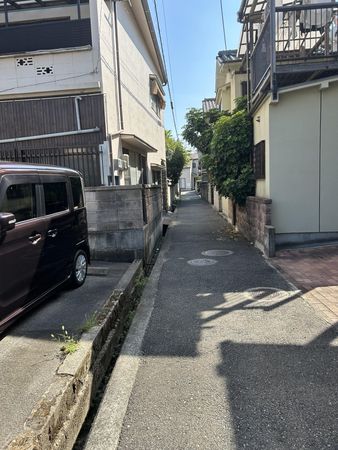 広本町二丁目 古家付土地 前面道路含む外観 広本町二丁目 古家付土地 前面道路含む外観