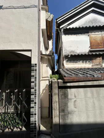 対象不動産は左側