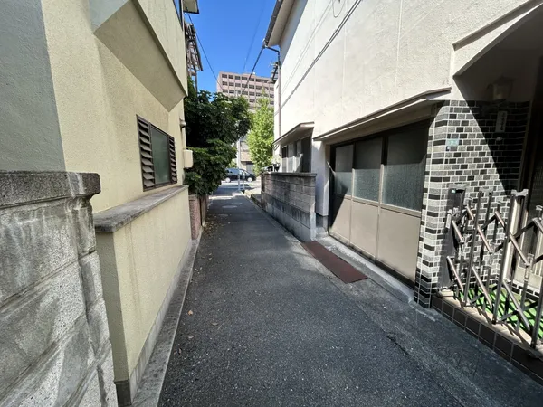 対象不動産は右側